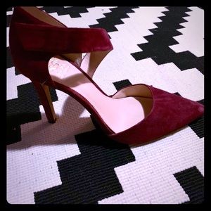 Sexy wine colored pumps by Vince Camuto 💃🏼